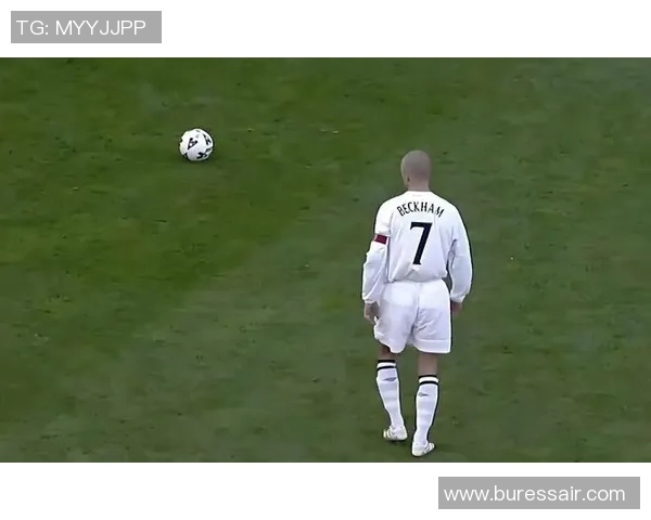 足球明星下棋高清图片展示运动与智慧的完美结合